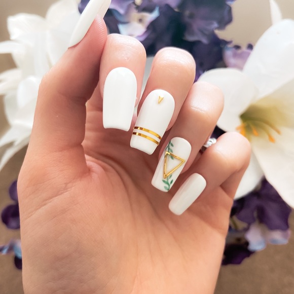 White Leaf with Gold Accent Press-On Nails🌿 - Picture 1 of 5